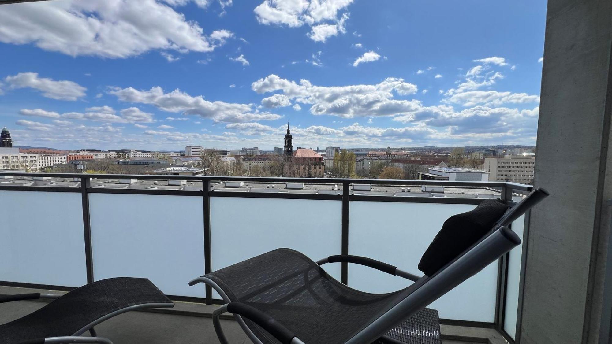 Apartment Mit Penthouse Charakter In Dresda Exterior foto